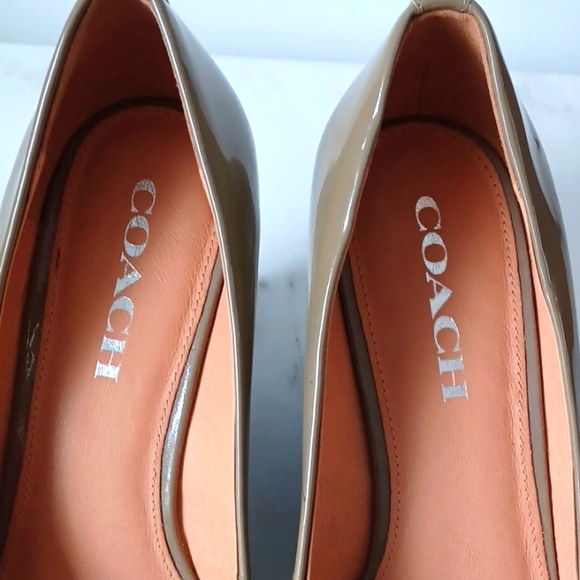 COACH Wedge olive green shoes. Size 7.5 - Picture 5 of 6